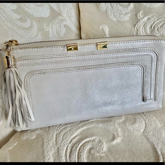 Danier cream leather wristlet • - Picture 2 of 4